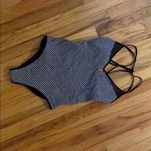 Lululemon black and white bathing suit (8)